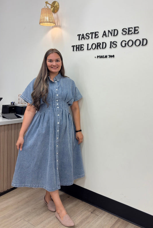 Stretchy Button-Down Denim
Pleated Midi Dress